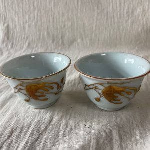 ー社による銅板転写の小碗でござ